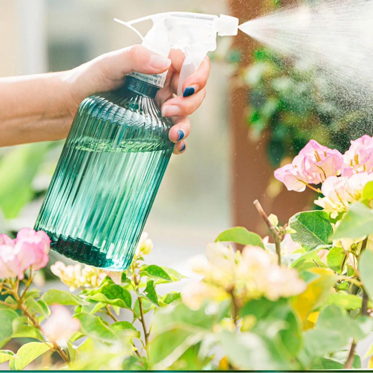 Terrarium misting watering tool